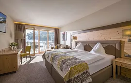 hotel_zentral_kirchberg_02_2019_suite_gaisberg_410_neu.jpg