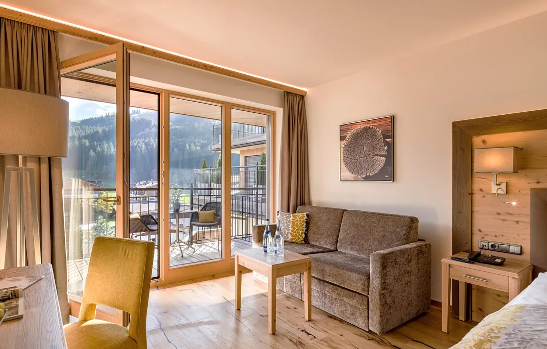 hotel_zentral_stoecklfeld_7_kirchberg_10_2024_suite_410_gaisberg_1_2.jpg