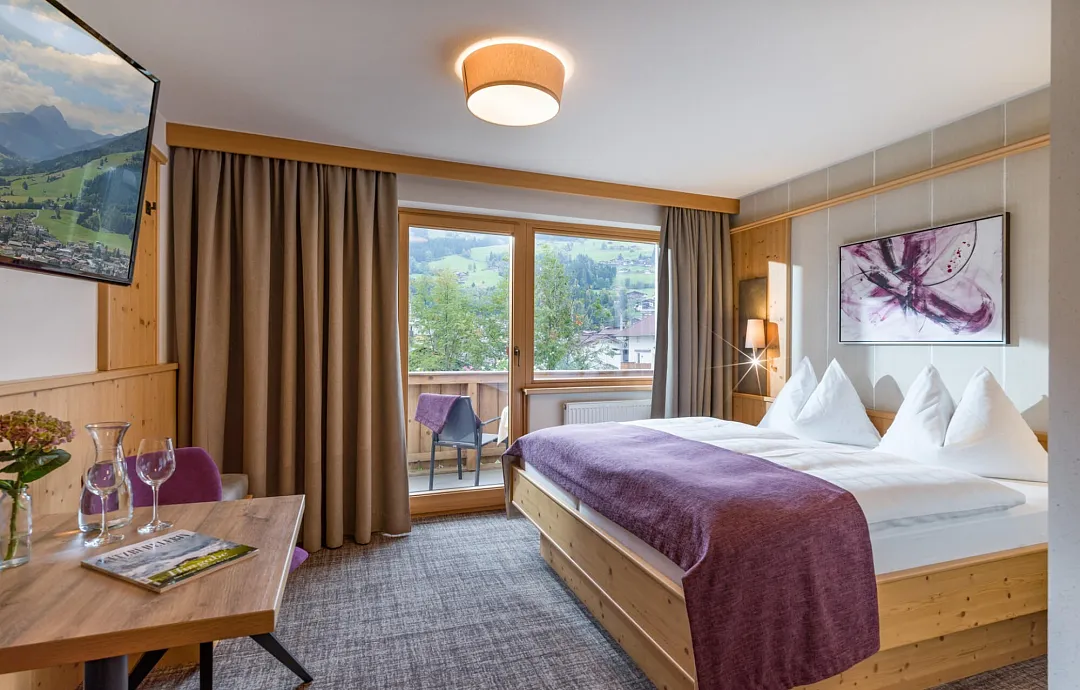hotel_zentral_stoecklfeld_7_kirchberg_10_2021_zimmer_215_fernseher.jpg